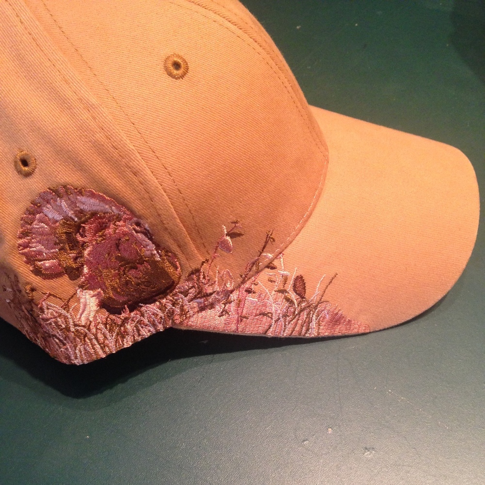 Light brown hat with turkey